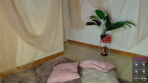 Snapshot of maria_petit chatting on 02-18-25, 04:26 M. online show from 02-18-25, 04:26