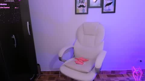 Snapshot of mariaan_m chatting on 02-04-25, 02:32 Leidy online show from 02-04-25, 02:32
