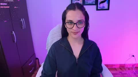 Snapshot of mariaan_m chatting on 02-28-25, 11:03 Leidy online show from 02-28-25, 11:03