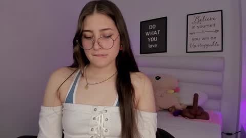 Snapshot of mariam_scott18 chatting on 12-22-24, 01:45 Mariam online show from 12-22-24, 01:45