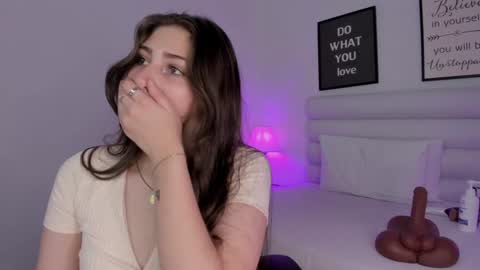 Snapshot of mariam_scott18 chatting on 01-07-25, 12:03 Mariam online show from 01-07-25, 12:03