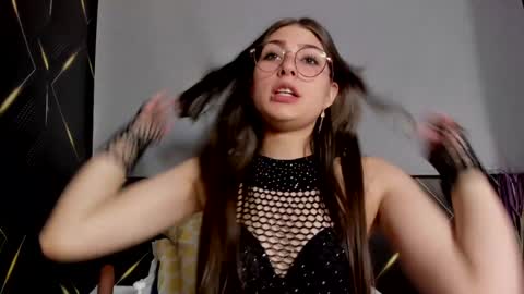 Snapshot of mariam_scott18 chatting on 01-17-25, 04:28 Mariam online show from 01-17-25, 04:28