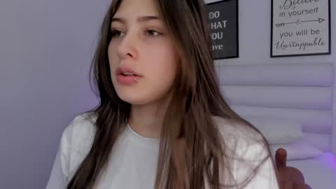 Snapshot of mariam_scott18 chatting on 02-06-25, 07:07 Mariam online show from 02-06-25, 07:07