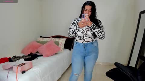   Mariam Castiblanco online show from 01-11-25, 02:20