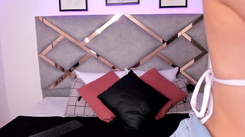 Snapshot of marian_pinzon chatting on 02-02-25, 02:38 Marian online show from 02-02-25, 02:38