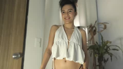 Snapshot of marian_skinny chatting on 05-08-26, 04:51 Marian online show from 05-08-26, 04:51