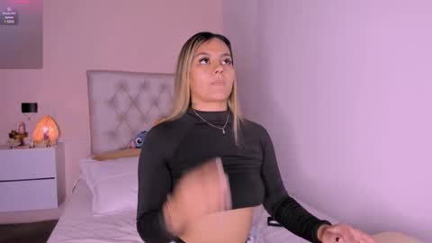 Snapshot of mariana__roe chatting on 02-28-25, 06:32 Mariana Roe online show from 02-28-25, 06:32