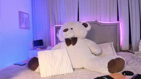 Snapshot of mariana__thompson chatting on 06-09-26, 01:06 mariana__thompson online show from 06-09-26, 01:06