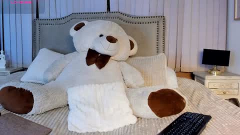 Snapshot of mariana__thompson chatting on 06-13-26, 02:09 mariana__thompson online show from 06-13-26, 02:09