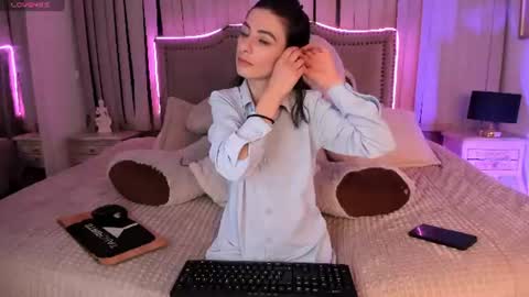 Snapshot of mariana__thompson chatting on 06-20-26, 02:36 mariana__thompson online show from 06-20-26, 02:36