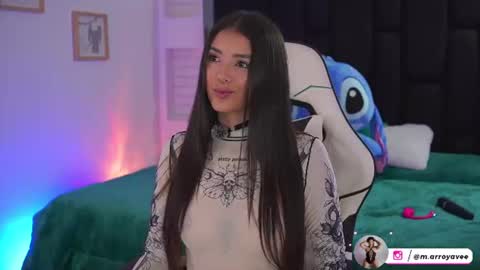 Snapshot of mariana_monroe04 chatting on 07-17-26, 11:39 Mariana online show from 07-17-26, 11:39