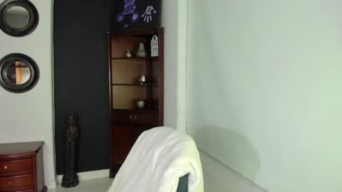 Snapshot of mariana_owen chatting on 12-11-24, 11:00 online show from 12-11-24, 11:00