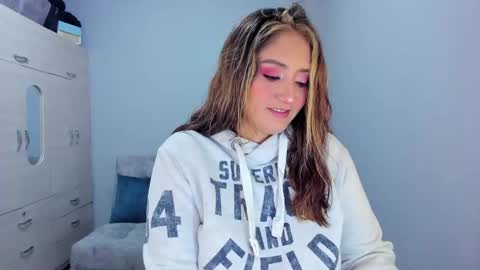 Snapshot of mariana_owen chatting on 03-06-25, 12:21 online show from 03-06-25, 12:21