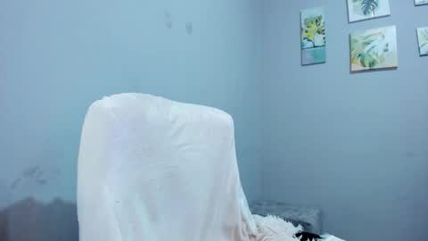 Snapshot of mariana_owen chatting on 10-12-25, 08:35 online show from 10-12-25, 08:35