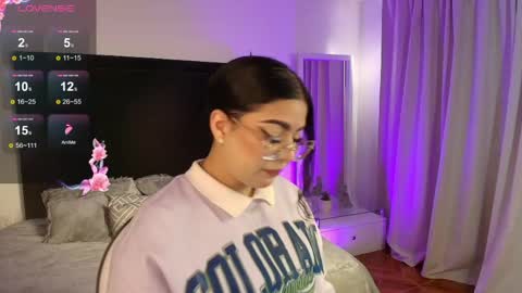 Snapshot of mariana_owen chatting on 06-10-26, 12:04 online show from 06-10-26, 12:04