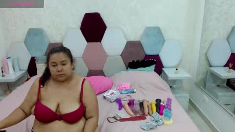 mariana online show from 02-10-25, 01:35