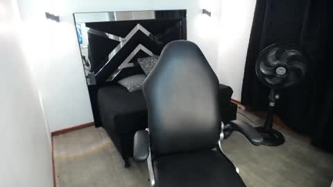 Snapshot of marianarojas_ chatting on 04-22-26, 08:50 Mariana online show from 04-22-26, 08:50