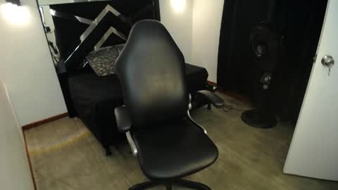 Snapshot of marianarojas_ chatting on 05-21-26, 07:15 Mariana online show from 05-21-26, 07:15