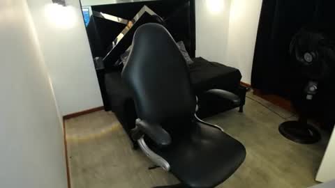 Snapshot of marianarojas_ chatting on 06-12-26, 04:22 Mariana online show from 06-12-26, 04:22