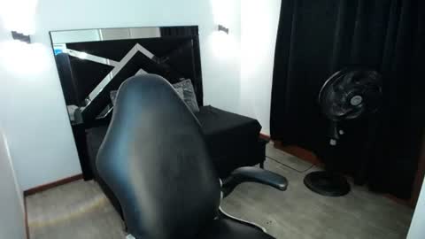Snapshot of marianarojas_ chatting on 06-15-26, 02:03 Mariana online show from 06-15-26, 02:03