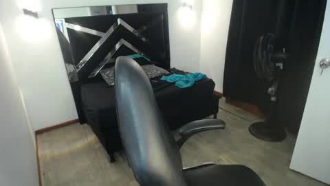 Snapshot of marianarojas_ chatting on 06-21-26, 06:27 Mariana online show from 06-21-26, 06:27