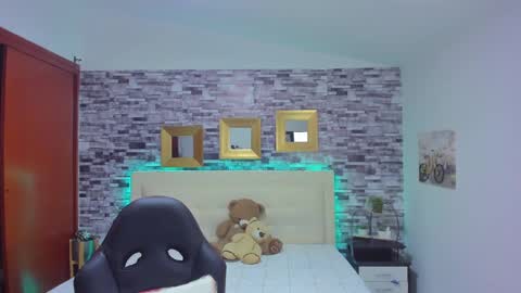 Mariana online show from 12-06-24, 01:11