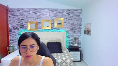 Mariana online show from 02-15-25, 08:11