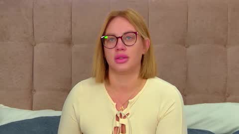 Maria online show from 09-18-25, 06:26