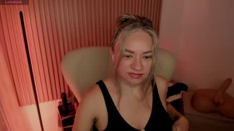 Snapshot of marianl0ve chatting on 01-26-25, 11:06 Marian Love online show from 01-26-25, 11:06