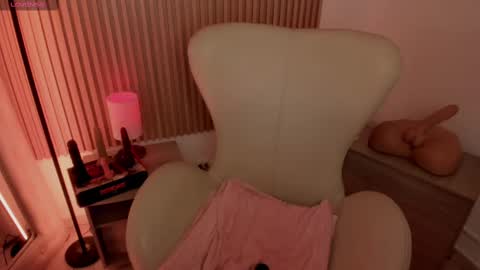 Snapshot of marianl0ve chatting on 02-20-25, 02:02 Marian Love online show from 02-20-25, 02:02