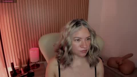 Snapshot of marianl0ve chatting on 02-25-25, 10:47 Marian Love online show from 02-25-25, 10:47