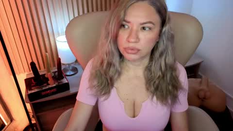 Snapshot of marianl0ve chatting on 09-25-25, 10:52 Marian Love online show from 09-25-25, 10:52