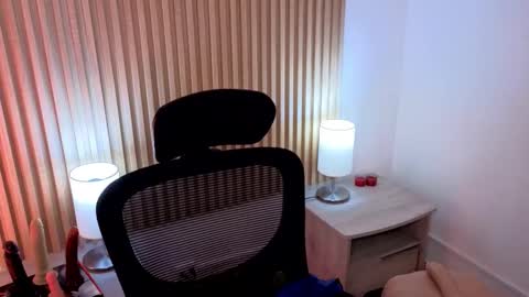 Snapshot of marianl0ve chatting on 11-12-25, 10:37 Marian Love online show from 11-12-25, 10:37