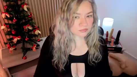 Snapshot of marianl0ve chatting on 11-29-25, 10:51 Marian Love online show from 11-29-25, 10:51