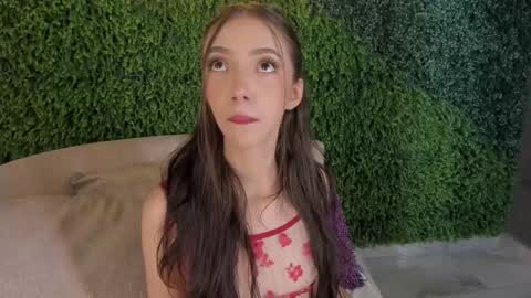 Snapshot of mariapettit chatting on 02-24-25, 12:37 Maria Pettit online show from 02-24-25, 12:37