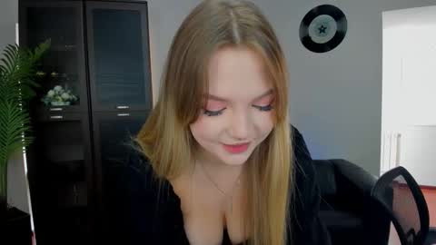 Snapshot of mariarobinsone chatting on 10-04-25, 11:41 mariarobinsone online show from 10-04-25, 11:41