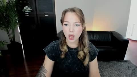 Snapshot of mariarobinsone chatting on 10-14-25, 11:44 mariarobinsone online show from 10-14-25, 11:44