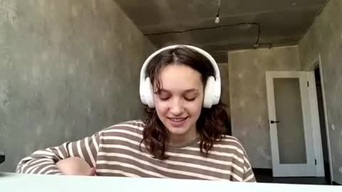 Snapshot of mariascannell chatting on 07-25-26, 10:35 Jenny online show from 07-25-26, 10:35