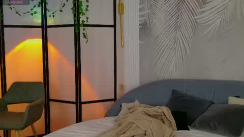 Snapshot of marie_diaze chatting on 06-15-26, 05:09 Marie LEAVE YOUR WITH ME online show from 06-15-26, 05:09