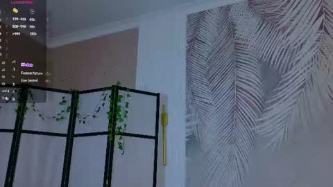 Snapshot of marie_diaze chatting on 06-18-26, 05:08 Marie LEAVE YOUR WITH ME online show from 06-18-26, 05:08
