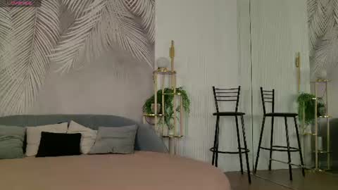 Snapshot of marie_diaze chatting on 06-29-26, 05:03 Marie LEAVE YOUR WITH ME online show from 06-29-26, 05:03