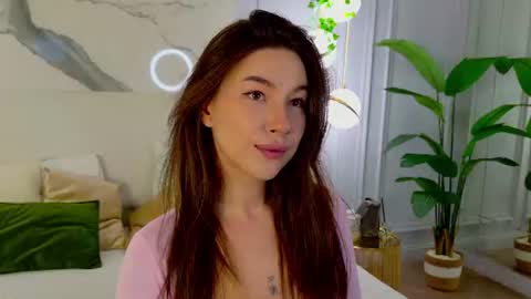 Snapshot of marie_diaze chatting on 07-07-26, 06:12 Marie LEAVE YOUR WITH ME online show from 07-07-26, 06:12