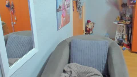 Snapshot of marie_marie03 chatting on 01-04-25, 12:05 Marie   online show from 01-04-25, 12:05