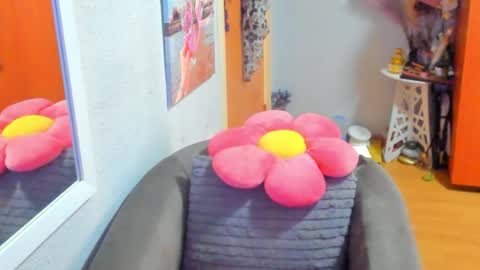 Snapshot of marie_marie03 chatting on 02-14-25, 08:10 Marie   online show from 02-14-25, 08:10