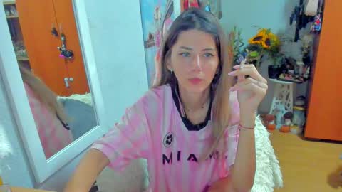 Snapshot of marie_marie03 chatting on 09-18-25, 05:53 Marie   online show from 09-18-25, 05:53