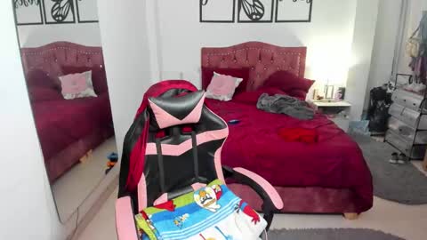 marie online show from 11-10-25, 02:10