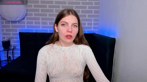 Mary 3 online show from 10-17-25, 01:42