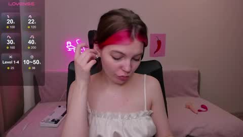 Snapshot of marie_reyess chatting on 05-10-26, 05:12 Marie 3 online show from 05-10-26, 05:12
