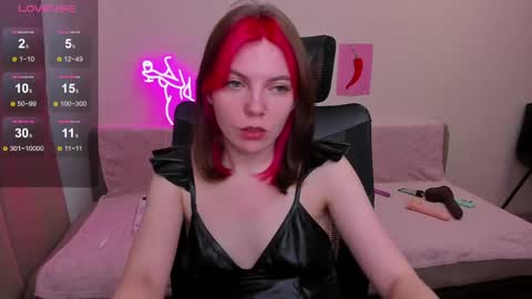 Snapshot of marie_reyess chatting on 05-15-26, 04:30 Marie 3 online show from 05-15-26, 04:30