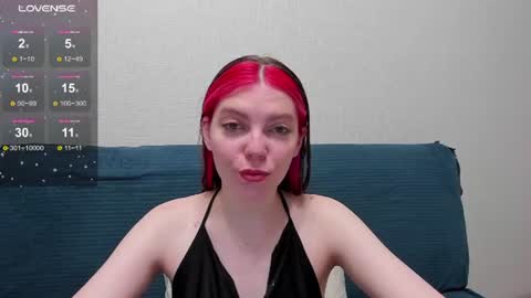 Snapshot of marie_reyess chatting on 06-20-26, 05:43 Marie 3 online show from 06-20-26, 05:43